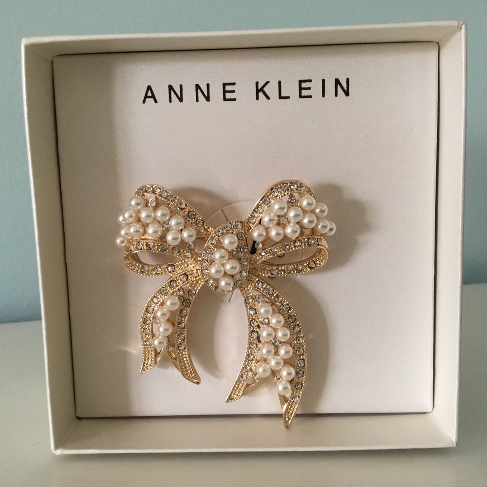 Anne Klein Gold Tone Bow Pin Brooch with Pearls and Crystals, NWT